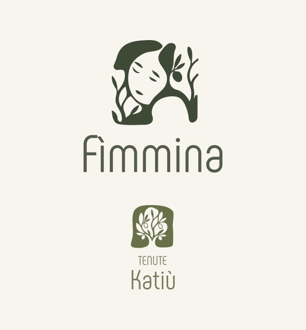 Marchio Fimmìna e logo Tenute Katiù in verde oliva su fondo crema